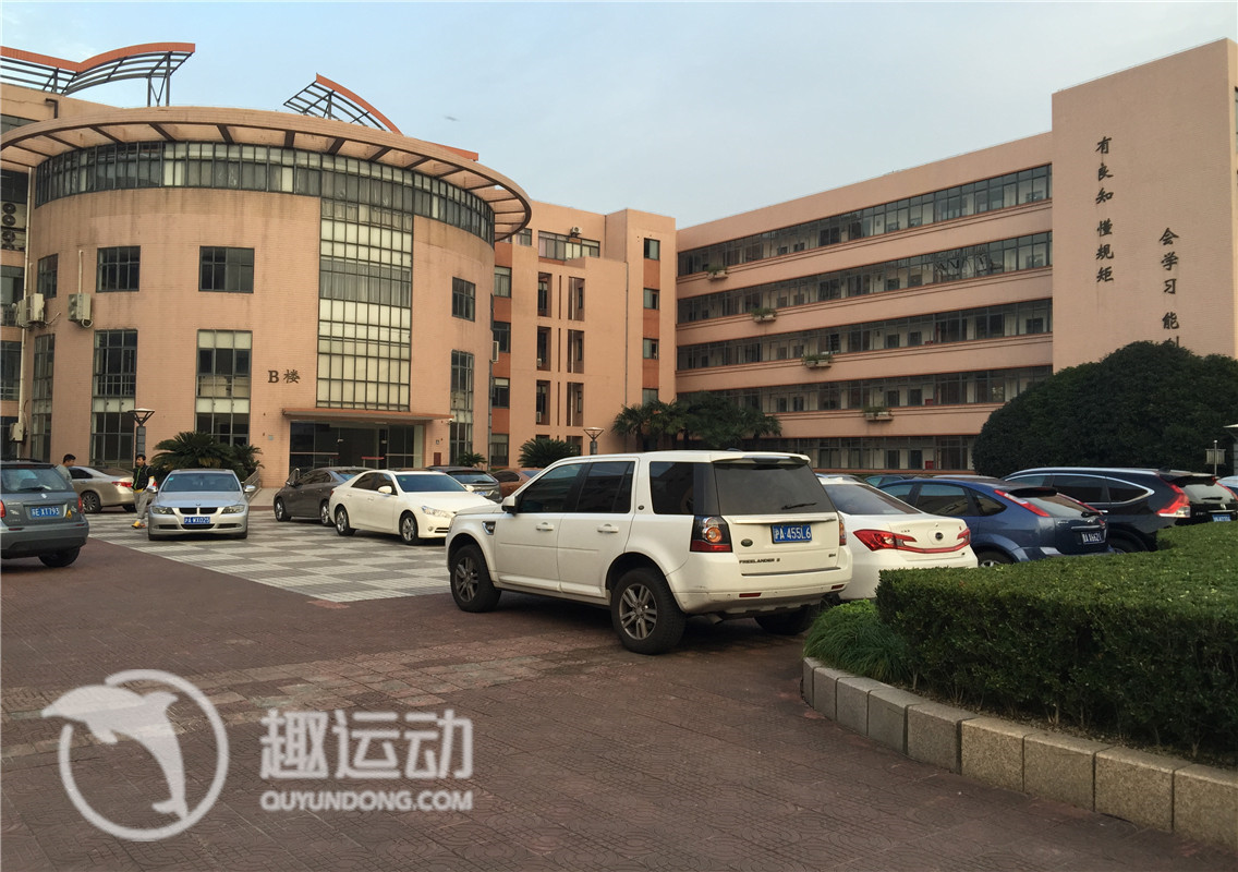 (金缘体育)建平世纪羽毛球馆